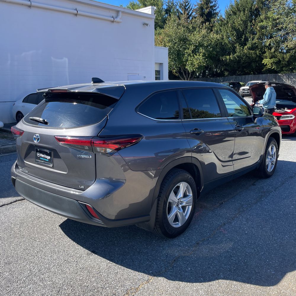 2024 Toyota Highlander Hybrid LE