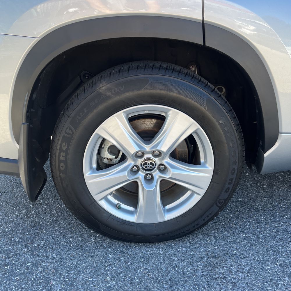 2024 Toyota Highlander Hybrid LE