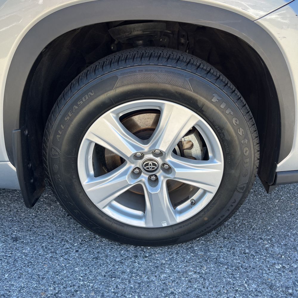 2024 Toyota Highlander Hybrid LE