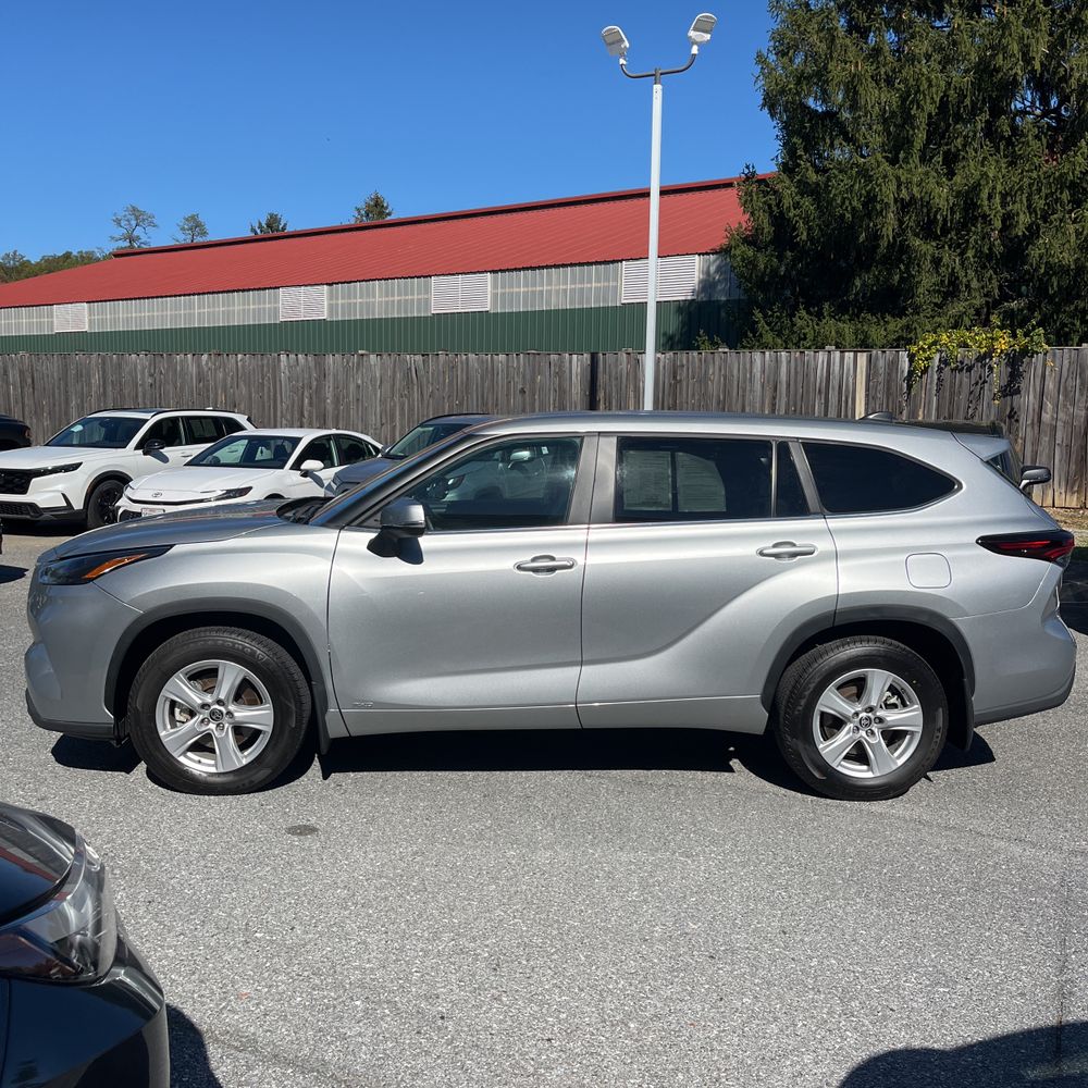 2024 Toyota Highlander Hybrid LE