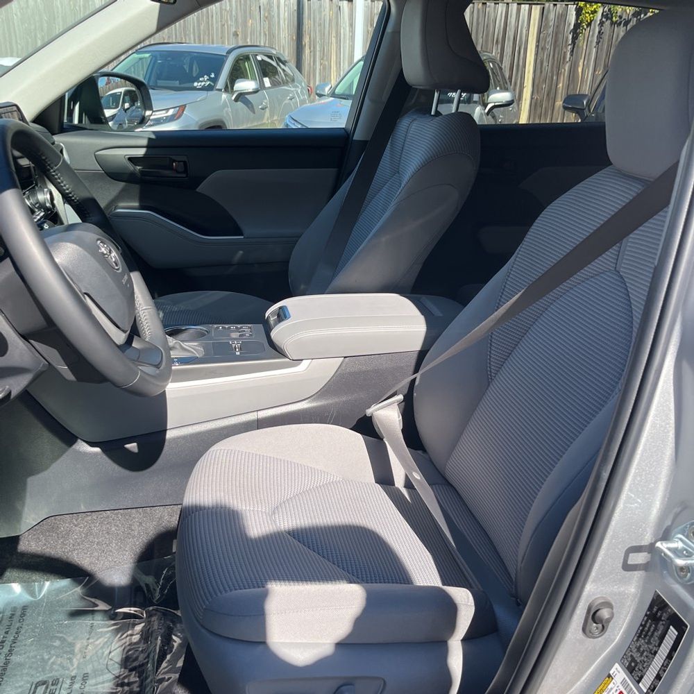2024 Toyota Highlander Hybrid LE