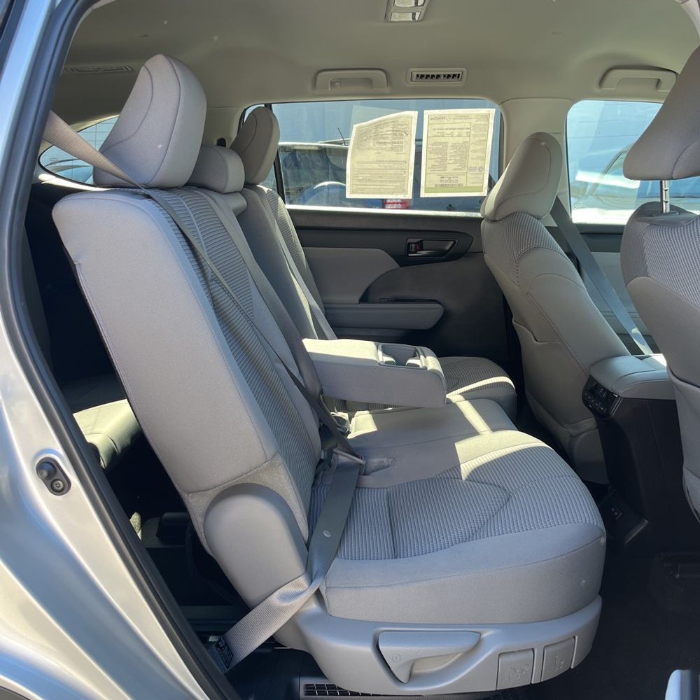2024 Toyota Highlander Hybrid LE