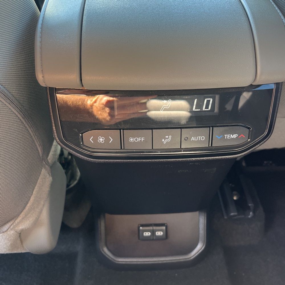 2024 Toyota Highlander Hybrid LE