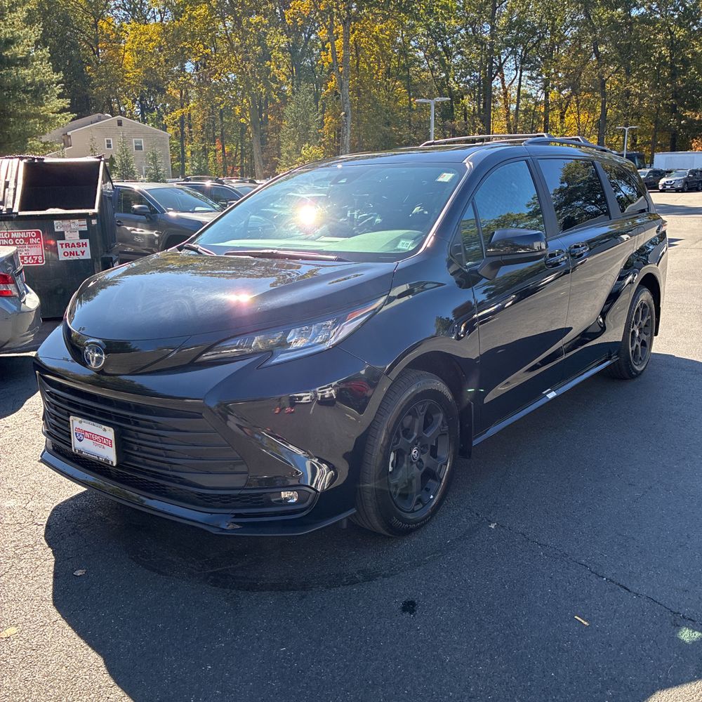 2025 Toyota Sienna Woodland Edition