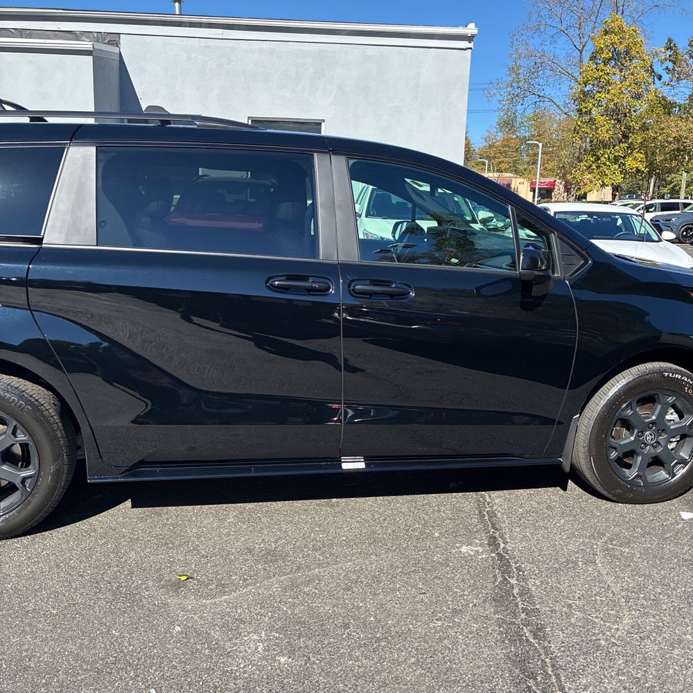 2025 Toyota Sienna Woodland Edition