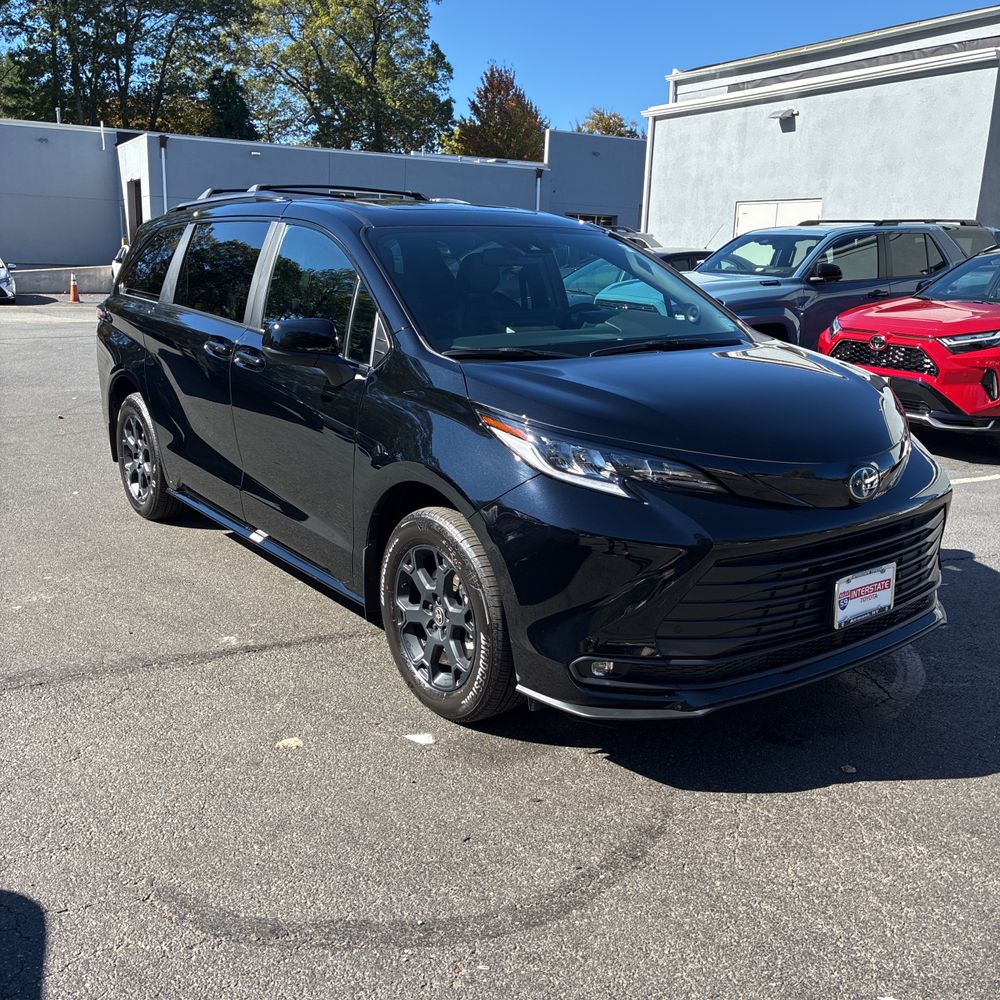 2025 Toyota Sienna Woodland Edition