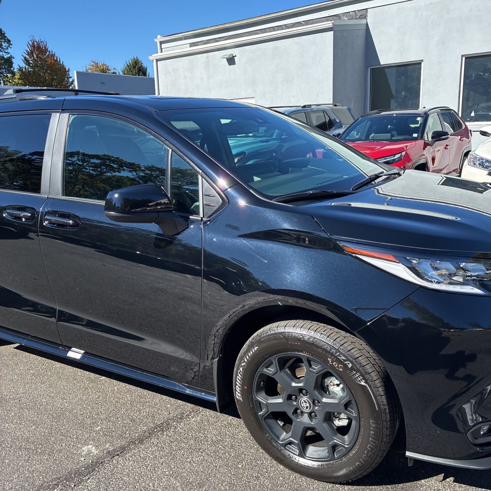 2025 Toyota Sienna Woodland Edition