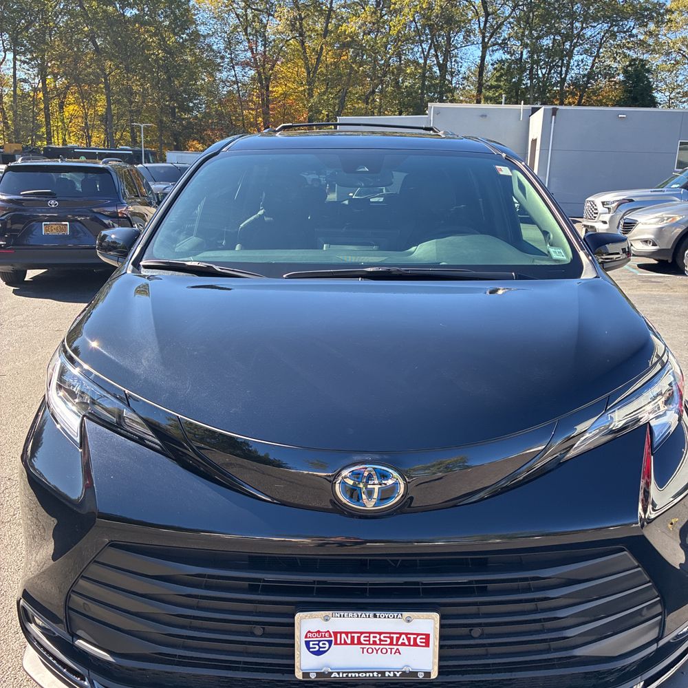 2025 Toyota Sienna Woodland Edition