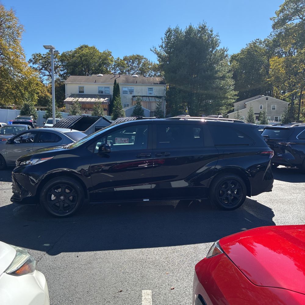 2025 Toyota Sienna Woodland Edition