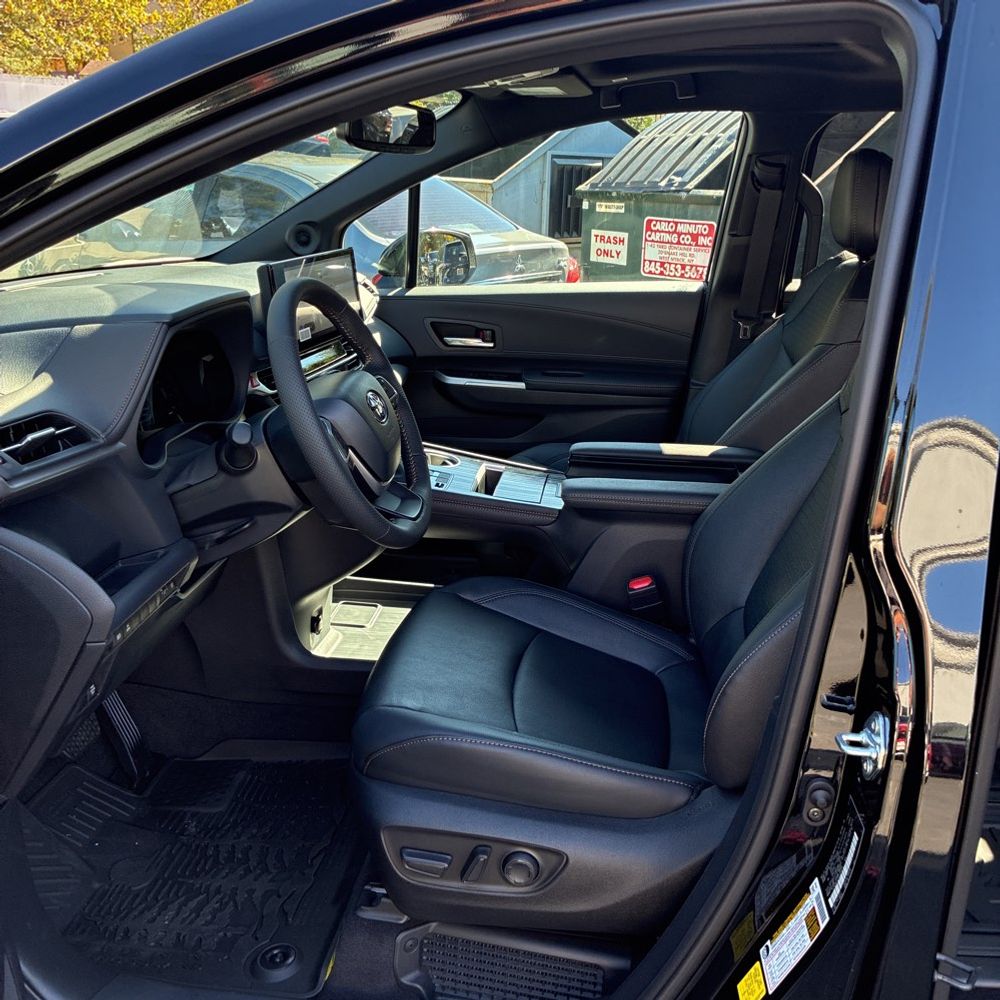 2025 Toyota Sienna Woodland Edition