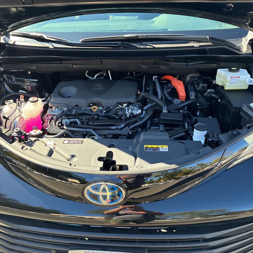 2025 Toyota Sienna Woodland Edition
