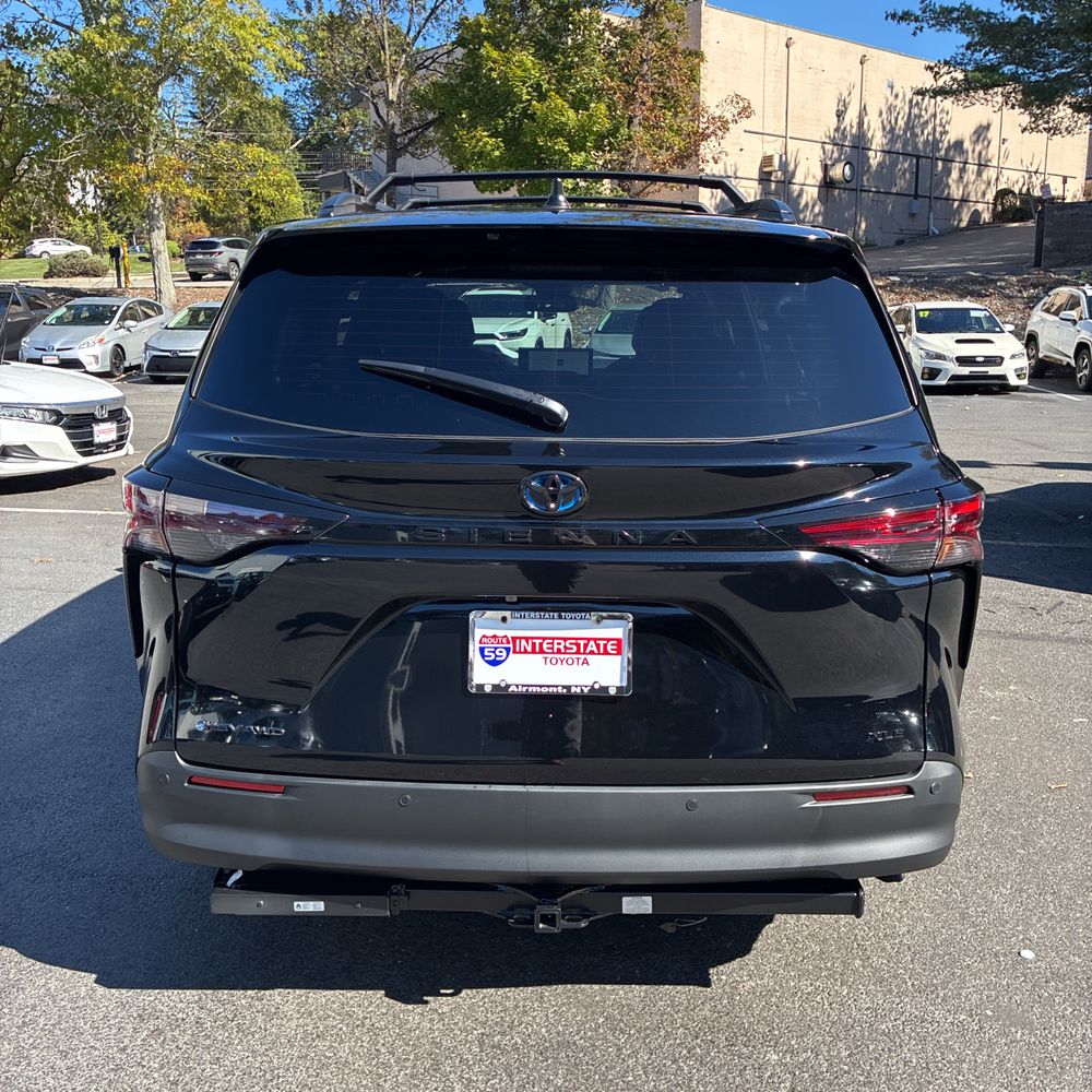 2025 Toyota Sienna Woodland Edition