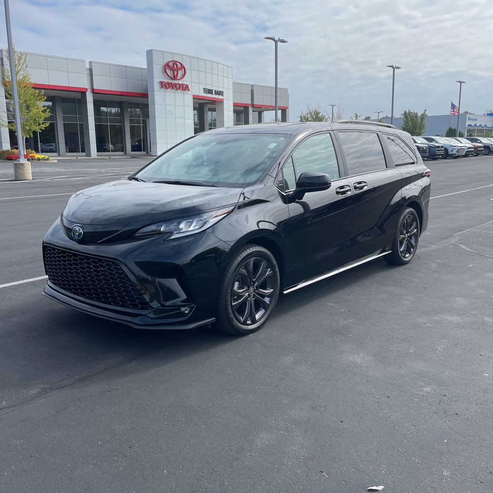 2025 Toyota Sienna XSE 7-Passenger