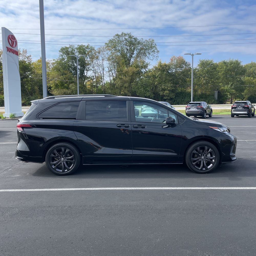 2025 Toyota Sienna XSE 7-Passenger
