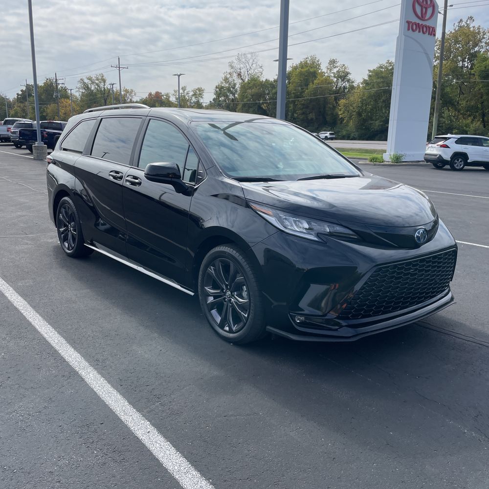 2025 Toyota Sienna XSE 7-Passenger