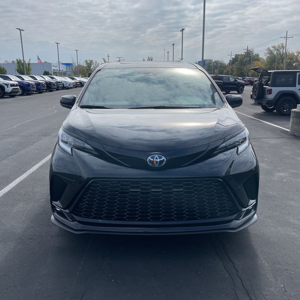 2025 Toyota Sienna XSE 7-Passenger