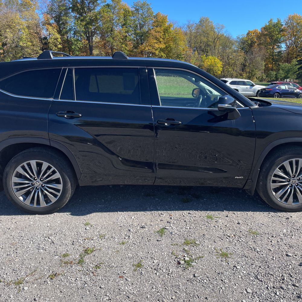 2022 Toyota Highlander Hybrid Platinum