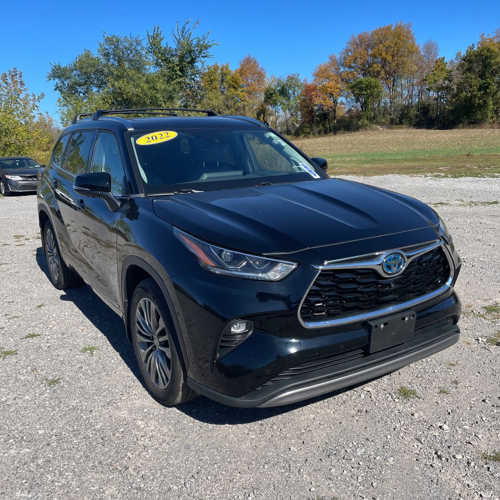 2022 Toyota Highlander Hybrid Platinum
