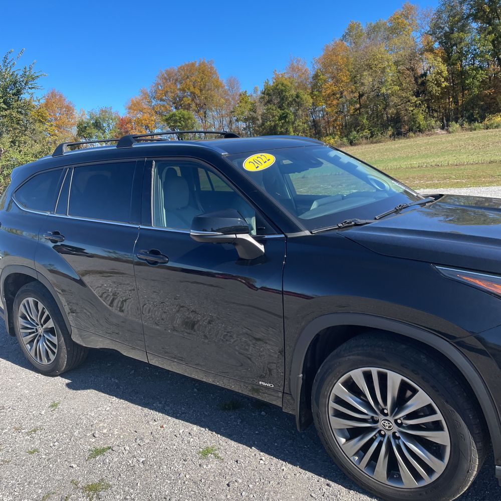 2022 Toyota Highlander Hybrid Platinum