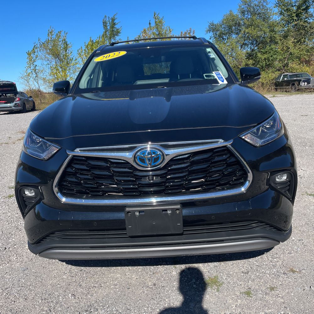 2022 Toyota Highlander Hybrid Platinum
