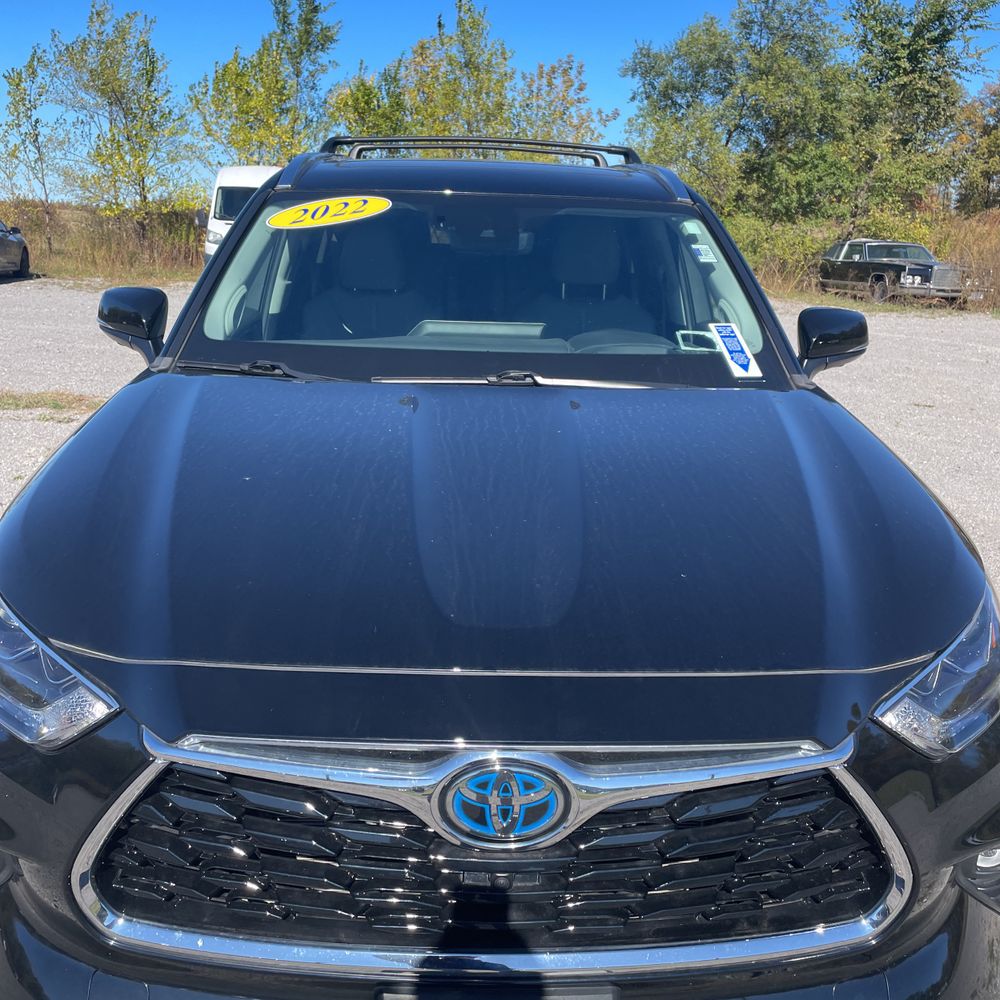 2022 Toyota Highlander Hybrid Platinum