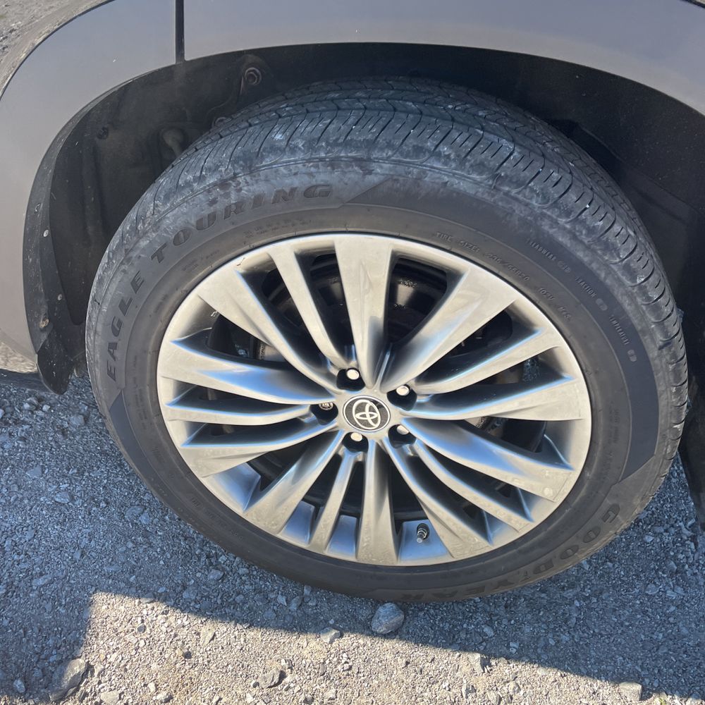 2022 Toyota Highlander Hybrid Platinum