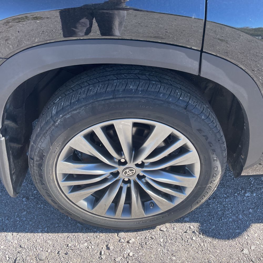 2022 Toyota Highlander Hybrid Platinum