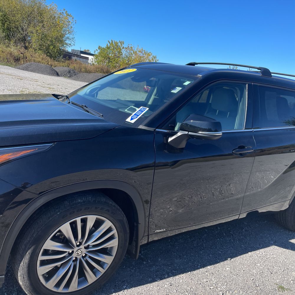 2022 Toyota Highlander Hybrid Platinum