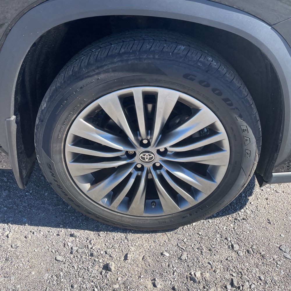 2022 Toyota Highlander Hybrid Platinum