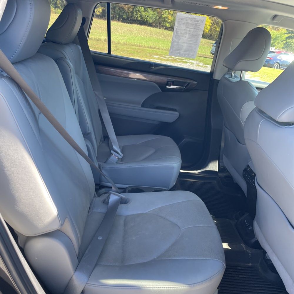 2022 Toyota Highlander Hybrid Platinum