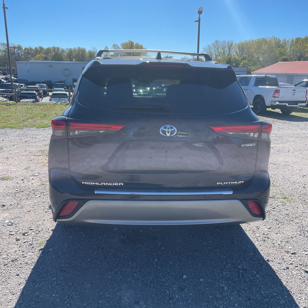 2022 Toyota Highlander Hybrid Platinum