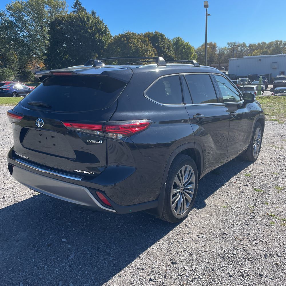2022 Toyota Highlander Hybrid Platinum