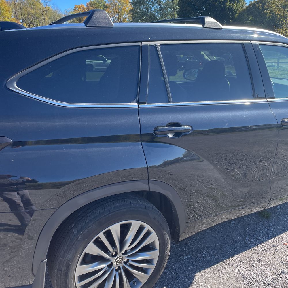 2022 Toyota Highlander Hybrid Platinum