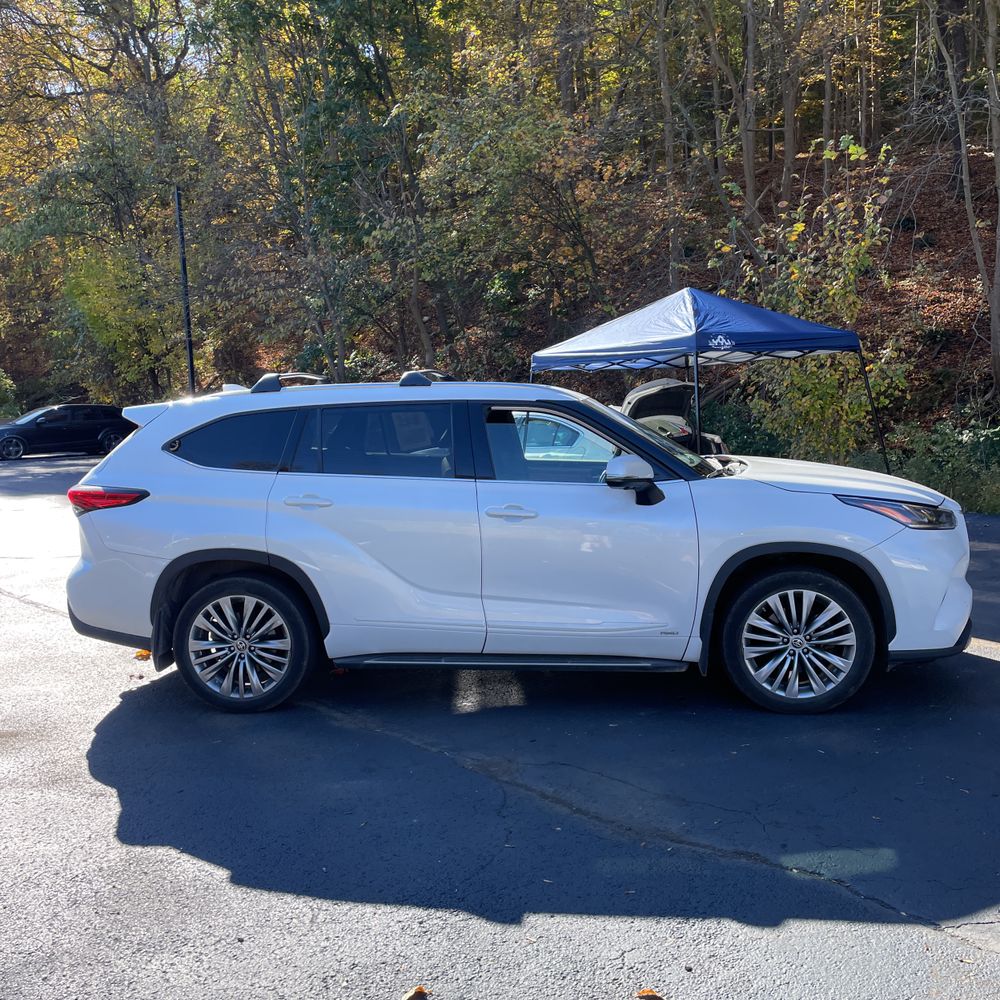 2023 Toyota Highlander Hybrid Platinum