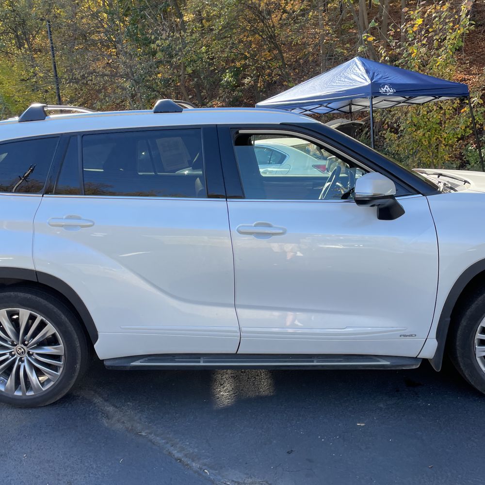 2023 Toyota Highlander Hybrid Platinum