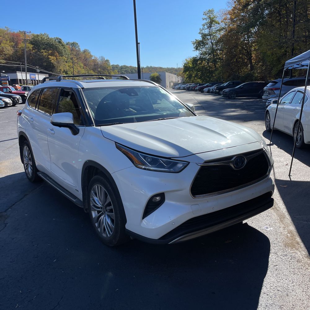 2023 Toyota Highlander Hybrid Platinum