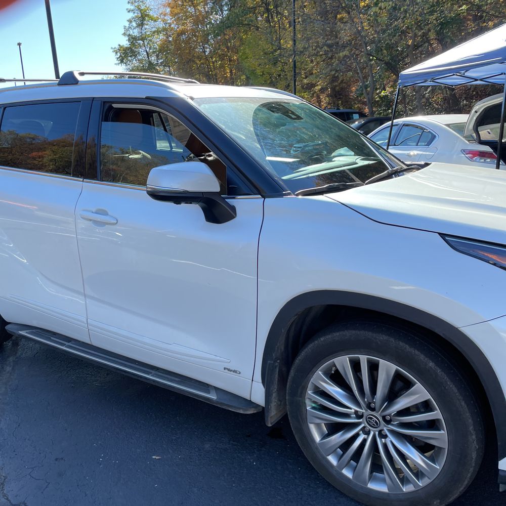 2023 Toyota Highlander Hybrid Platinum