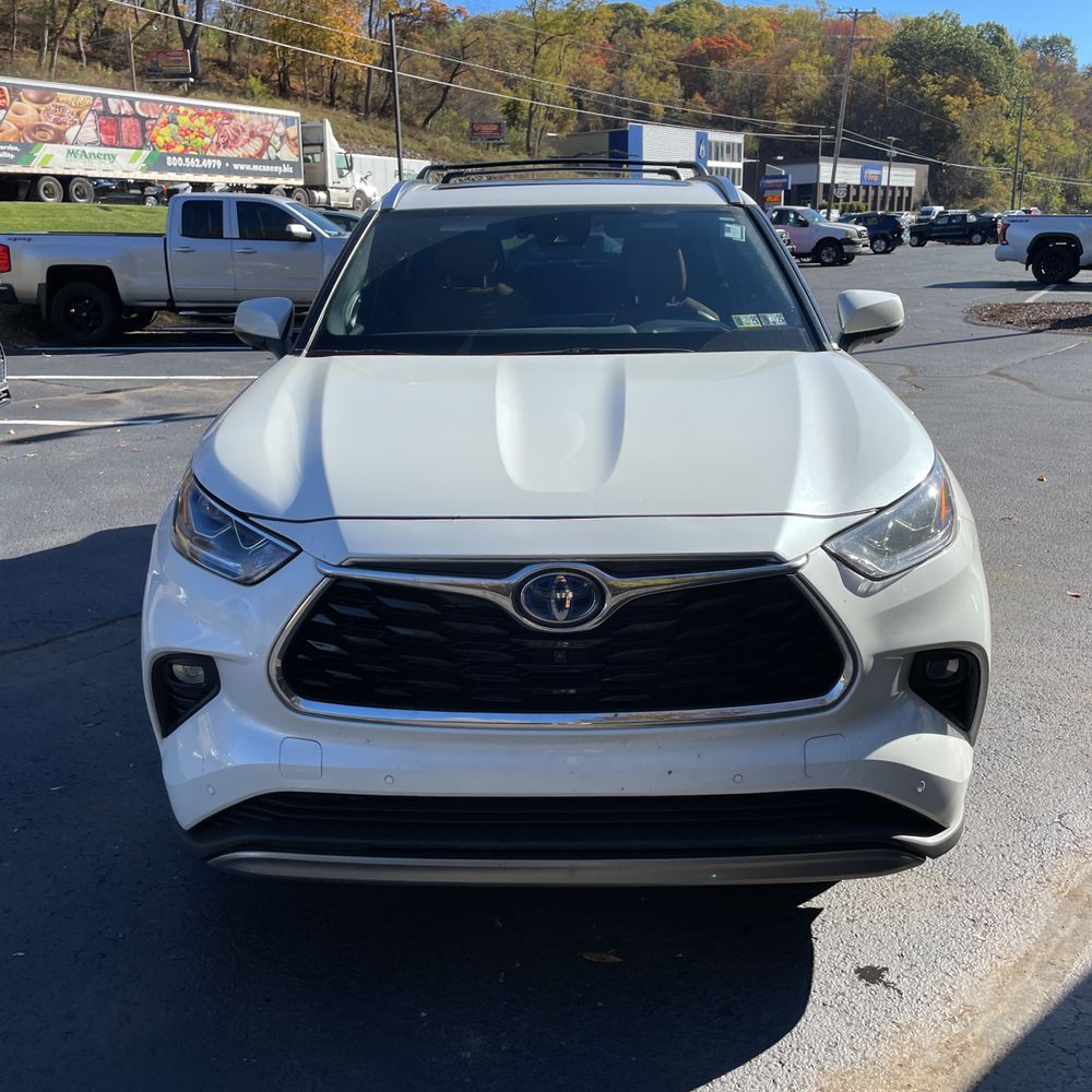 2023 Toyota Highlander Hybrid Platinum