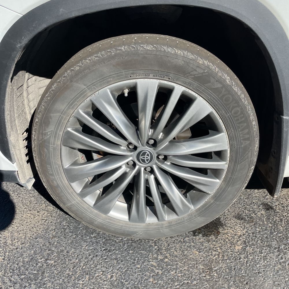 2023 Toyota Highlander Hybrid Platinum