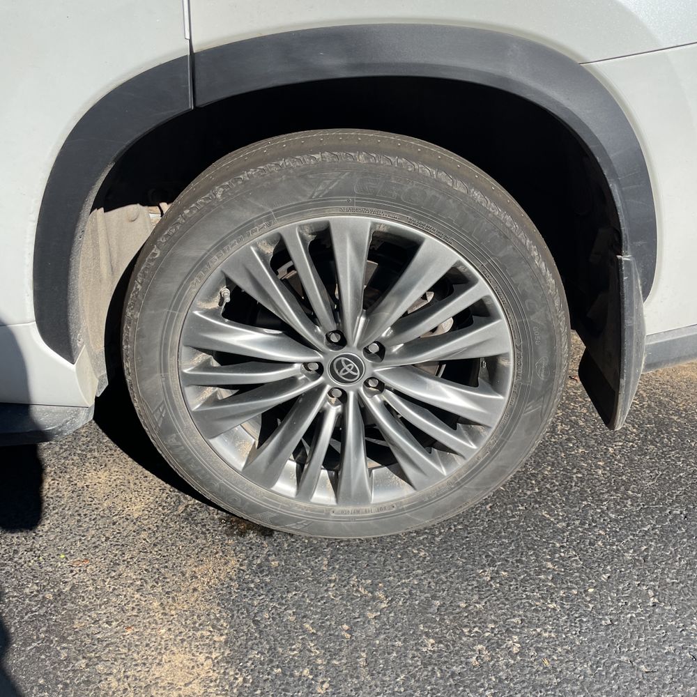 2023 Toyota Highlander Hybrid Platinum