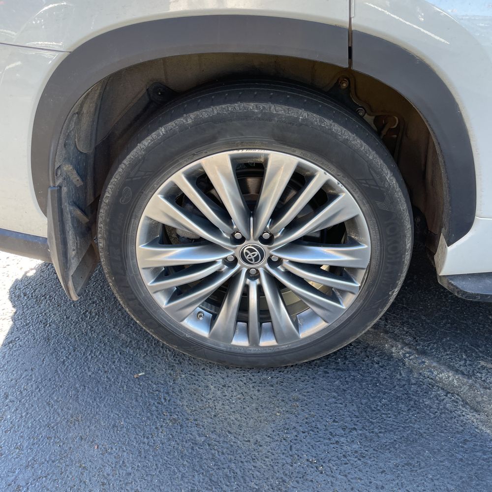 2023 Toyota Highlander Hybrid Platinum