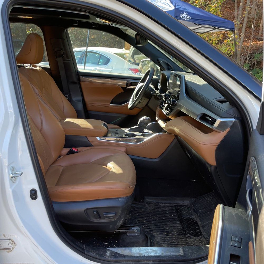 2023 Toyota Highlander Hybrid Platinum