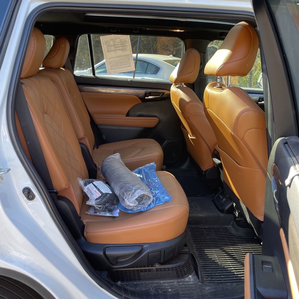 2023 Toyota Highlander Hybrid Platinum