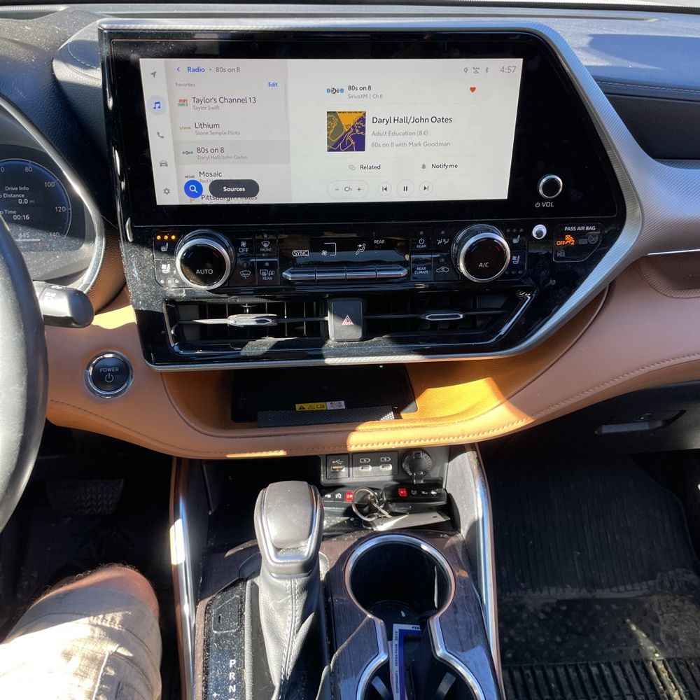2023 Toyota Highlander Hybrid Platinum