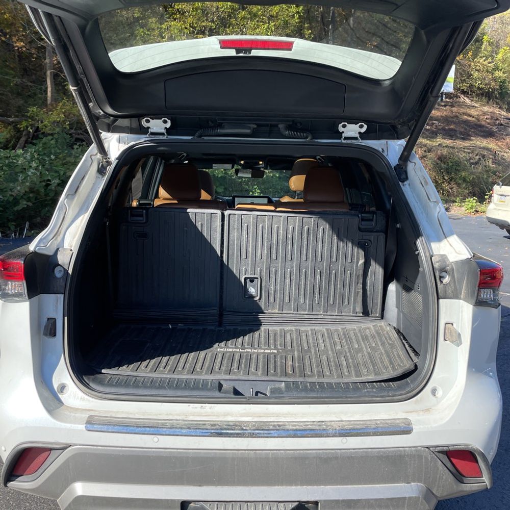 2023 Toyota Highlander Hybrid Platinum