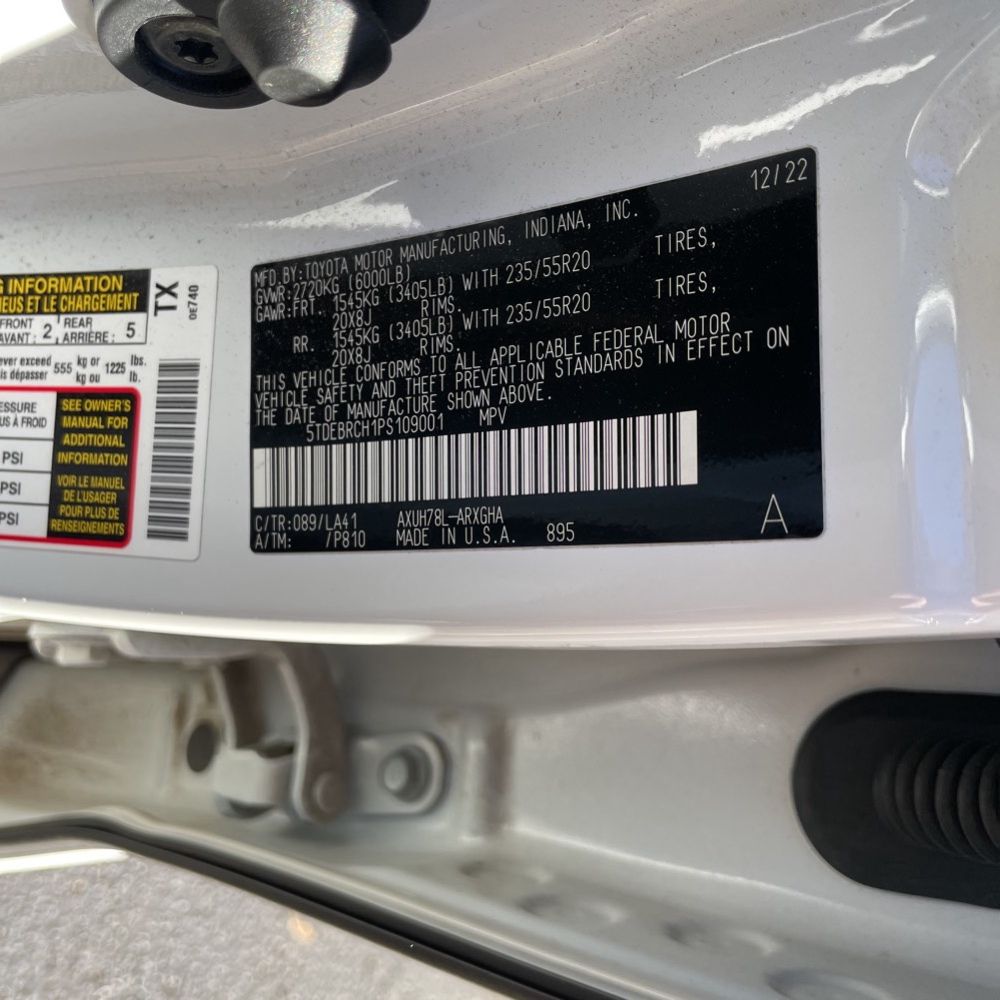 2023 Toyota Highlander Hybrid Platinum