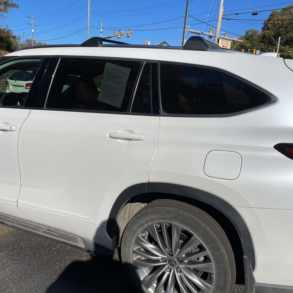 2023 Toyota Highlander Hybrid Platinum