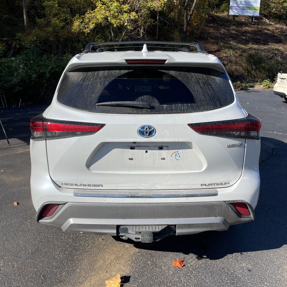 2023 Toyota Highlander Hybrid Platinum