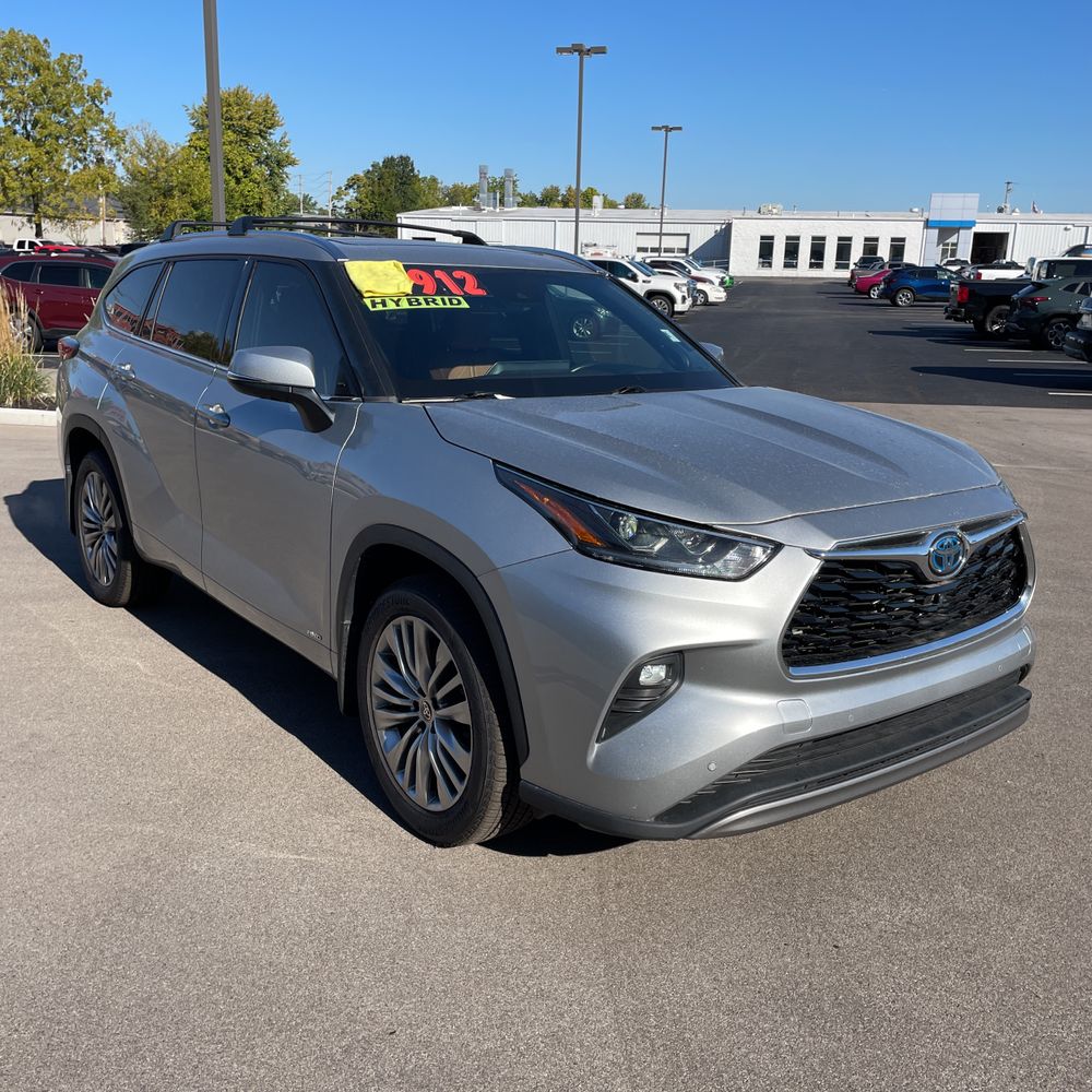 2022 Toyota Highlander Hybrid Platinum