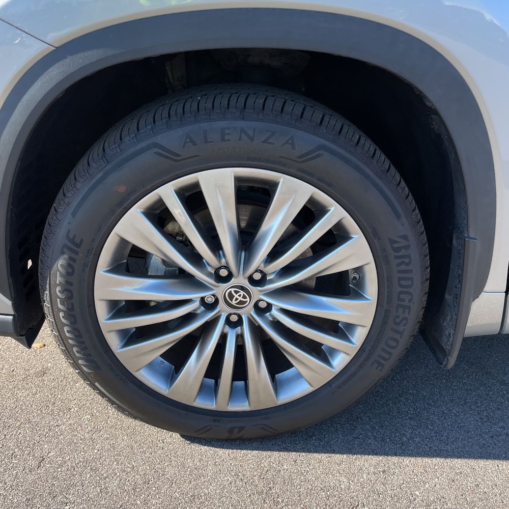 2022 Toyota Highlander Hybrid Platinum